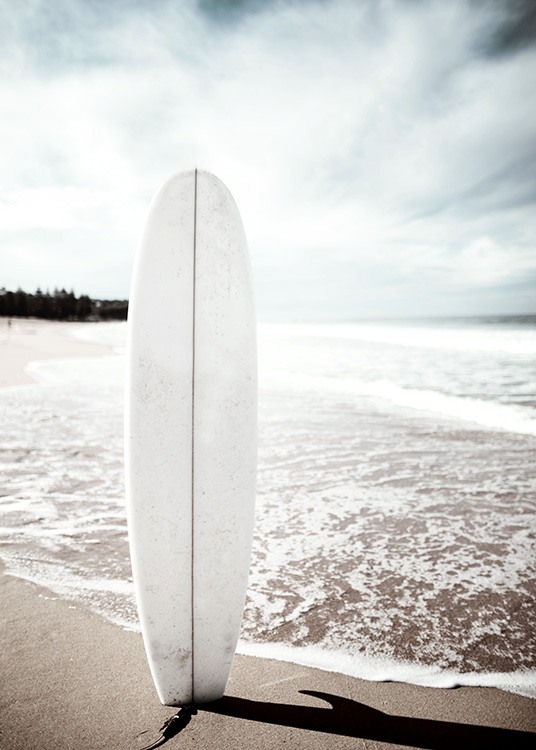 – Poster di una tavola da surf di fronte a una spiaggia