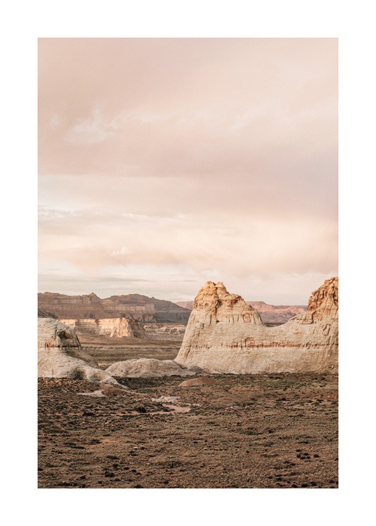 – Fotografia di un paesaggio desertico con canyon nell’ora dorata