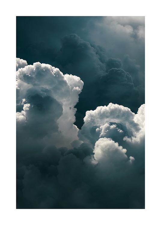  – Fotografia di nuvole in un cielo tempestoso grigio scuro