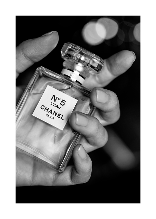 Carry Chanel No5 Poster - Profumo Chanel - desenio.it