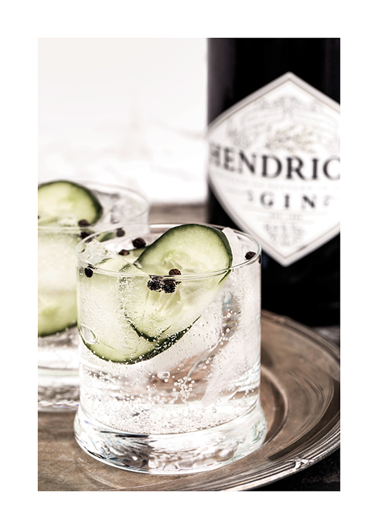  – Fotografia di un Gin & Tonic con un cetriolo nel bicchiere