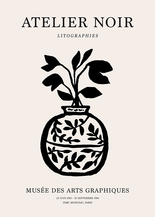  – Illustrazione di un vaso nero con foglie nere e un testo in alto e uno al fondo, su sfondo beige chiaro