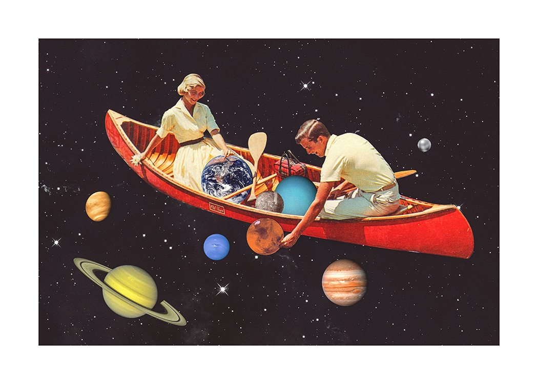  – Illustrazione di una donna e un uomo in una canoa rossa circondati da pianeti nello spazio