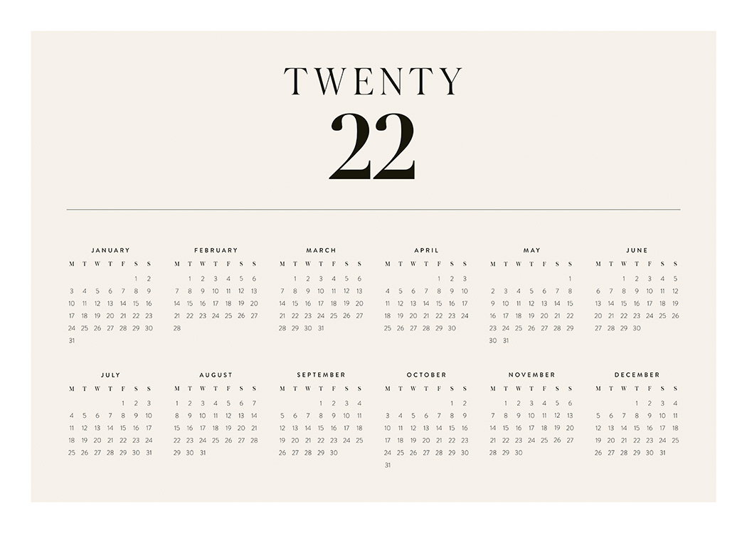  – Calendario 2022 in beige con mesi e date scritti in nero
