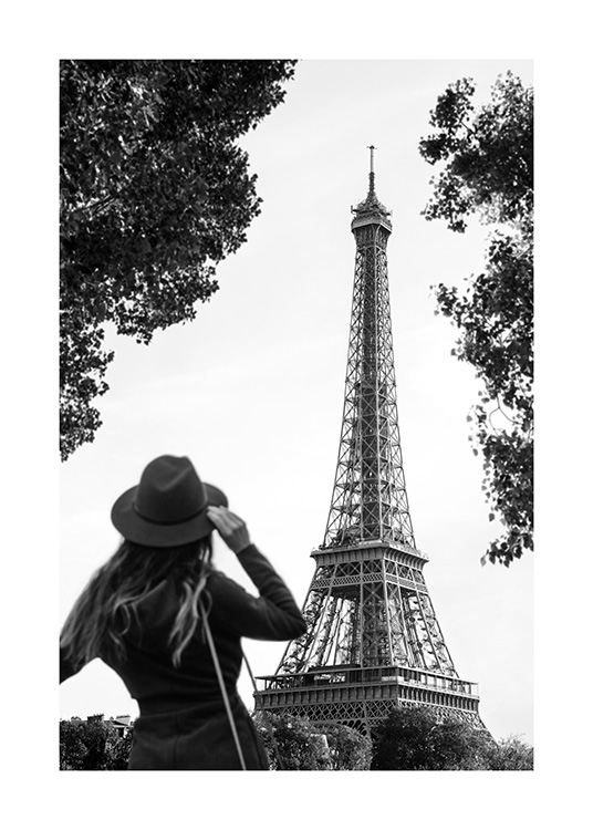 – Stampa di una donna di fronte alla Torre Eiffel