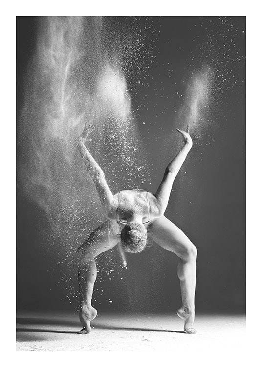 Dancer Three Poster / Bianco e nero  presso Desenio AB (8220)