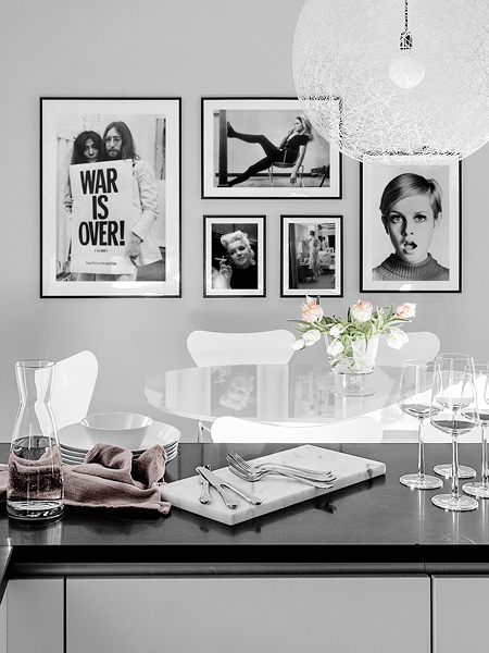 Postrers con artisti leggendari. Foto Iconiche di Desenio 